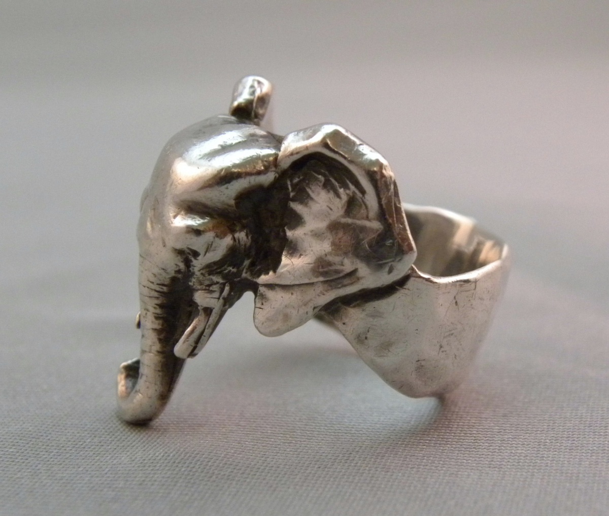 Large African Elephant Ring